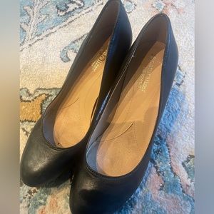 Flight attendant shoes